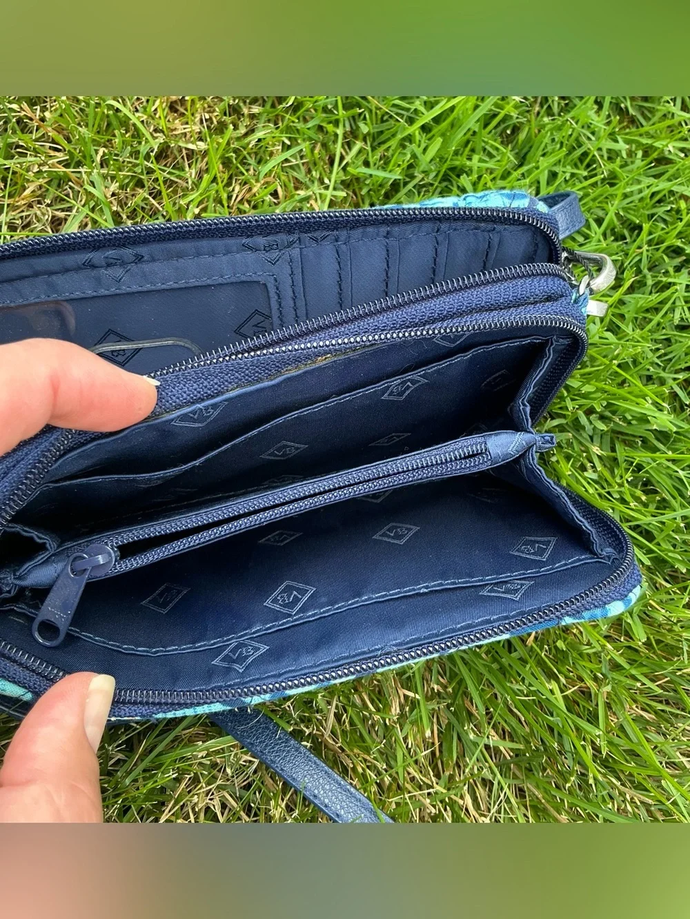 Quilted Vera Bradley travel organizer and wallet set 💙💙